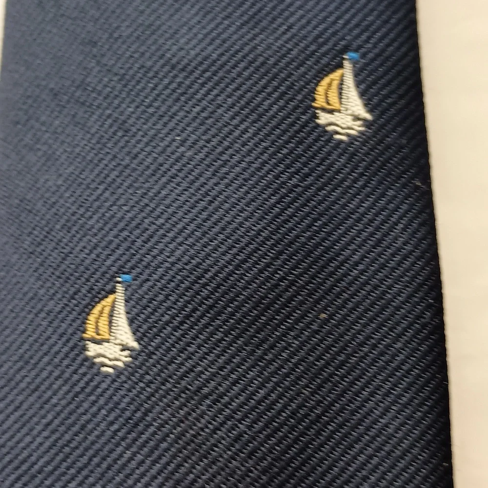 Lord &Taylor tie The Boy's Shop & pocket handkerchief$35+l .